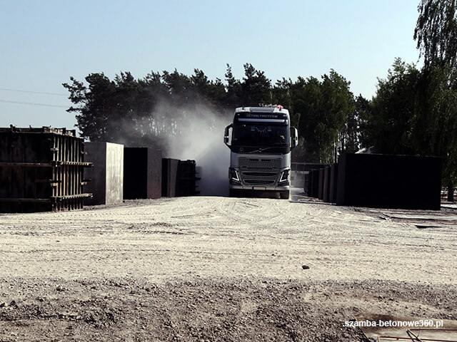 Magazyn szamb betonowych gotowych do transportu do Izbica Kujawska - certyfikowane zbiorniki z atestem